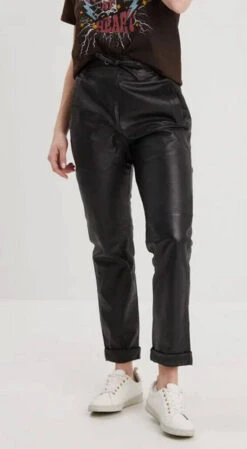 Pantalon Cuir Femme Noir " 102379 " 7 Pantalon Cuir Femme Noir " 102379 " -Maroquinerie 102379noirdevant 087472300 1507 28022023