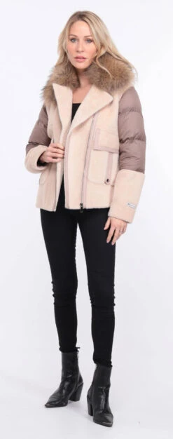 Veste Femme Mouton + Tissu Beige " BETTIE " 21 Veste Femme Mouton + Tissu Beige " BETTIE " -Maroquinerie blouson bettina beige alcantara 2 021953000 1358 01072023 scaled
