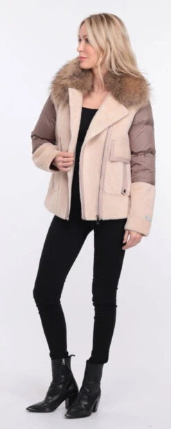 Veste Femme Mouton + Tissu Beige " BETTIE " 20 Veste Femme Mouton + Tissu Beige " BETTIE " -Maroquinerie blouson bettina beige alcantara 7 049780800 1358 01072023 scaled