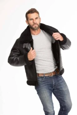 Bombardier Mouton Redskins Homme Noir " REAGAN " 25 Bombardier Mouton Redskins Homme Noir " REAGAN " -Maroquinerie blouson bombardier homme mouton noir reagan 10 041112800 1113 29092023