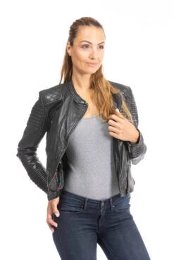 Blouson Cuir Femme Noir " 102081 " 20 Blouson Cuir Femme Noir " 102081 " -Maroquinerie blouson cuir femme 102081 noir 5 043623600 1002 28092023