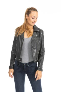 Blouson Cuir Femme Biker Agneau Noir "PANILA" 15 Blouson Cuir Femme Biker Agneau Noir "PANILA" -Maroquinerie blouson cuir femme 102100 2 038664900 1003 28092023