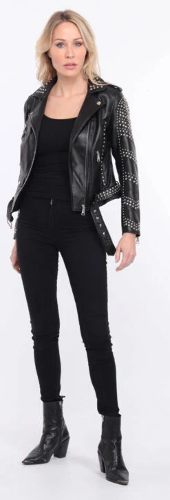 Blouson Biker Femme Agneau Noir Clouté " MILENA " -Maroquinerie blouson cuir noir marbella clout 14 015000400 1406 01072023 scaled