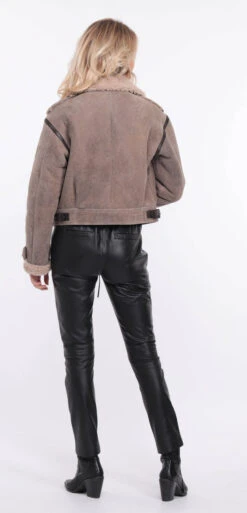 Blouson Cuir Mouton Femme Marron Vieilli " NATALIE " 32 Blouson Cuir Mouton Femme Marron Vieilli " NATALIE " -Maroquinerie blouson nate old sable 7 067297700 1402 01072023