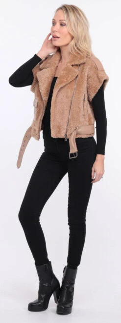 Gilet Sans Manches Mouton Camel Femme " SIE " 29 Gilet Sans Manches Mouton Camel Femme " SIE " -Maroquinerie blouson sans manches sia camel 14 008329100 1413 01072023 scaled