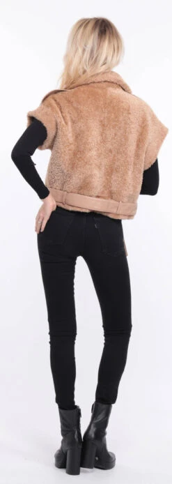 Gilet Sans Manches Mouton Camel Femme " SIE " 30 Gilet Sans Manches Mouton Camel Femme " SIE " -Maroquinerie blouson sans manches sia camel 17 084397000 1413 01072023 scaled