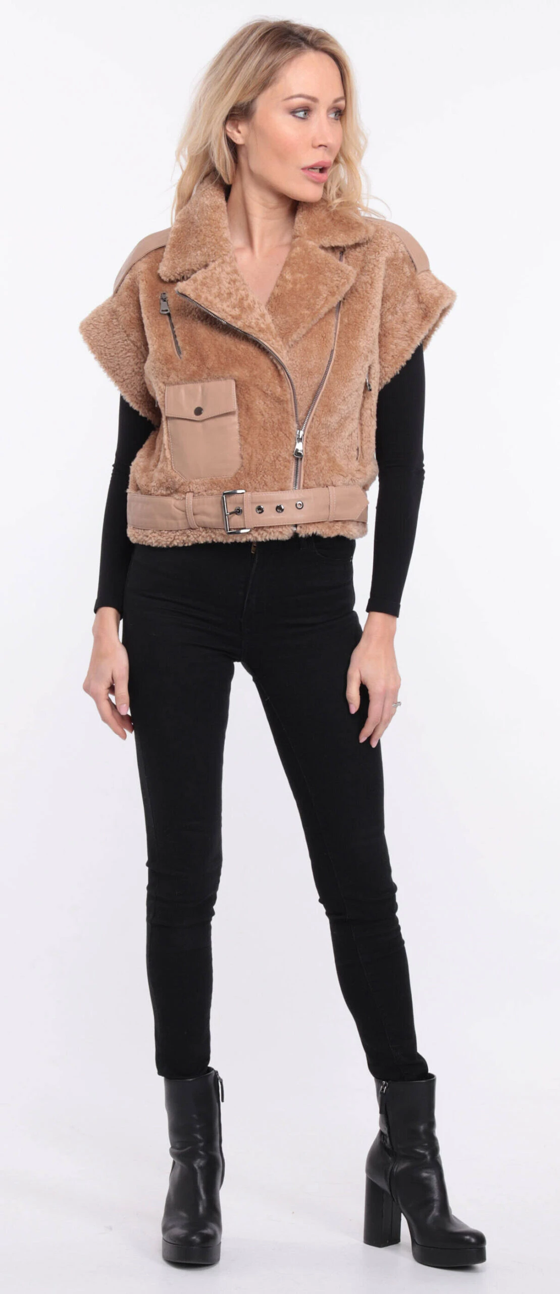 Gilet Sans Manches Mouton Camel Femme " SIE " 1 Gilet Sans Manches Mouton Camel Femme " SIE "