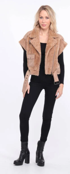 Gilet Sans Manches Mouton Camel Femme " SIE " 22 Gilet Sans Manches Mouton Camel Femme " SIE " -Maroquinerie blouson sans manches sia camel 8 004856100 1413 01072023 scaled