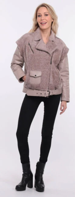 Blouson Cuir Agneau + Mouton Gris Clair " TINE " 21 Blouson Cuir Agneau + Mouton Gris Clair " TINE " -Maroquinerie blouson tina manche gris clair 10 080719800 1421 01072023 scaled