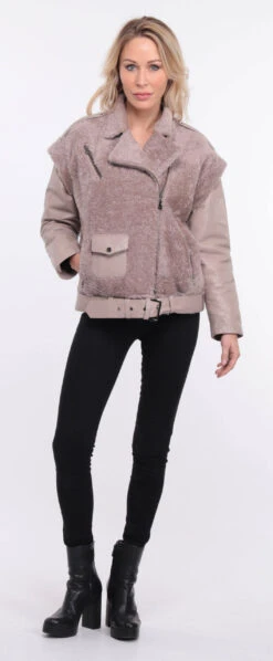 Blouson Cuir Agneau + Mouton Gris Clair " TINE " 20 Blouson Cuir Agneau + Mouton Gris Clair " TINE " -Maroquinerie blouson tina manche gris clair 11 093586100 1421 01072023 scaled