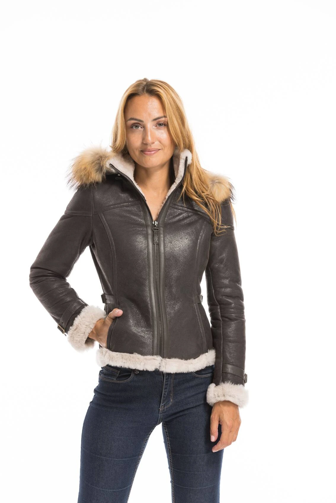 Blouson Cuir Mouton Femme Marron " DISTEL " Style Bombardier à Capuche 11 Blouson Cuir Mouton Femme Marron " DISTEL " Style Bombardier à Capuche – Image 11