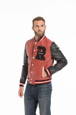 Blouson Teddy Redskins Rouge Noir " PLANET BOW " 23 Blouson Teddy Redskins Rouge Noir " PLANET BOW " -Maroquinerie cg23homme138redblack24316 076474000 0945 23092022