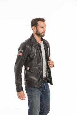 Blouson Cuir Homme 24 H Du Mans Steeve Mc Queen " CHARLIE " 24 Blouson Cuir Homme 24 H Du Mans Steeve Mc Queen " CHARLIE " -Maroquinerie cg23hommecharlienoir24296 042842300 1655 26092022