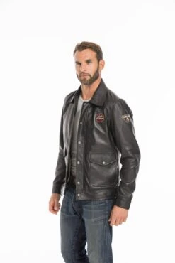 Blouson Cuir Homme 24 H Du Mans Steeve Mc Queen " CHARLIE " 26 Blouson Cuir Homme 24 H Du Mans Steeve Mc Queen " CHARLIE " -Maroquinerie cg23hommecharlienoir24298 019517600 1655 26092022