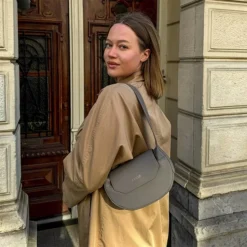 Cluse – Sac Croisé Sacroisé Petite – Dark Grey/Gold -Maroquinerie cluse sac croise sacroise petite dark greygold 6