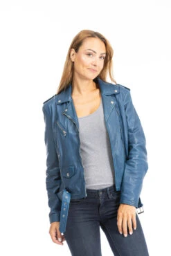 Blouson Cuir Femme Daytona Bleu " PAULA " 15 Blouson Cuir Femme Daytona Bleu " PAULA " -Maroquinerie cuirsguignard2024101849blue1670 025020400 1659 26092023