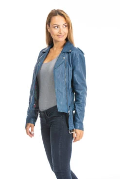 Blouson Cuir Femme Daytona Bleu " PAULA " 16 Blouson Cuir Femme Daytona Bleu " PAULA " -Maroquinerie cuirsguignard2024101849blue1672 008501000 1659 26092023