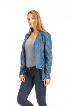 Blouson Cuir Femme Daytona Bleu " PAULA " 18 Blouson Cuir Femme Daytona Bleu " PAULA " -Maroquinerie cuirsguignard2024101849blue1675 002741100 0959 28092023