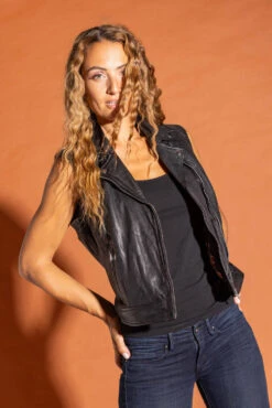 Gilet Sans Manches Cuir Femme Noir " 102338 " -Maroquinerie gilet cuir femme 102338 5 079309600 1450 28092023