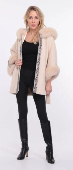 Veste Femme Alcantara Ecru " MONICE " -Maroquinerie manteau molly alcantara ecru python manche 12 006503500 1403 01072023 scaled