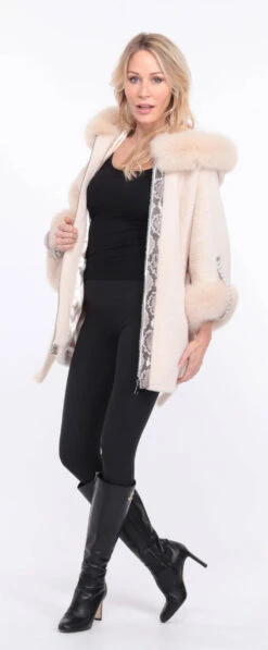 Veste Femme Alcantara Ecru " MONICE " -Maroquinerie manteau molly alcantara ecru python manche 15 072906500 1403 01072023 scaled