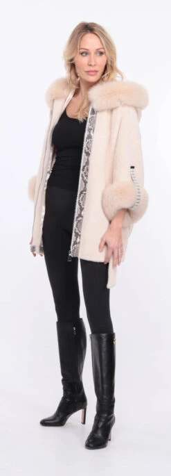 Veste Femme Alcantara Ecru " MONICE " -Maroquinerie manteau molly alcantara ecru python manche 16 036453200 1403 01072023 scaled