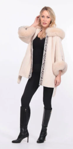 Veste Femme Alcantara Ecru " MONICE " -Maroquinerie manteau molly alcantara ecru python manche 1 030041700 1403 01072023 scaled