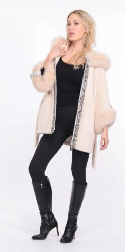 Veste Femme Alcantara Ecru " MONICE " -Maroquinerie manteau molly alcantara ecru python manche 2 002749800 1403 01072023 scaled