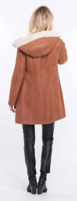 Trois Quart Cuir Femme Mouton Whisky " LUCINA " 25 Trois Quart Cuir Femme Mouton Whisky " LUCINA " -Maroquinerie manteau mouton lucia whisky 13 077775200 1407 01072023 scaled