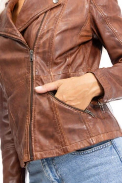 Blouson Cuir Femme Cognac " DALIA " 12 Blouson Cuir Femme Cognac " DALIA " -Maroquinerie veste cuir femme cognac dalia 1 087497500 1431 26092023