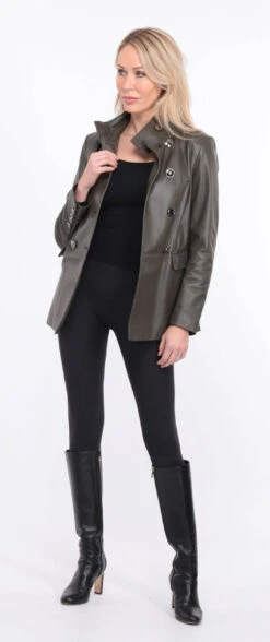 Veste Demi Longueur Femme Olive " MONIQUE " 21 Veste Demi Longueur Femme Olive " MONIQUE " -Maroquinerie veste cuir monica olive 17 012158700 1403 01072023 scaled