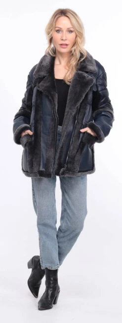 Veste Tissu + Mouton Femme Marine " INTEME " 23 Veste Tissu + Mouton Femme Marine " INTEME " -Maroquinerie veste intemporel marine 11 097569900 1409 01072023 scaled