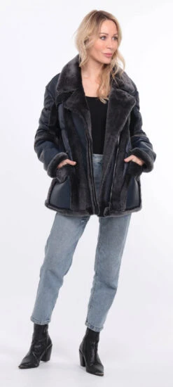 Veste Tissu + Mouton Femme Marine " INTEME " 26 Veste Tissu + Mouton Femme Marine " INTEME " -Maroquinerie veste intemporel marine 12 053394000 1409 01072023